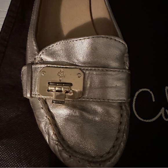 very comfortable and always in style, leather combinable color, dust cover. - Picture 2 of 5